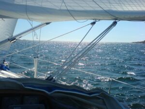 Segling nära havet