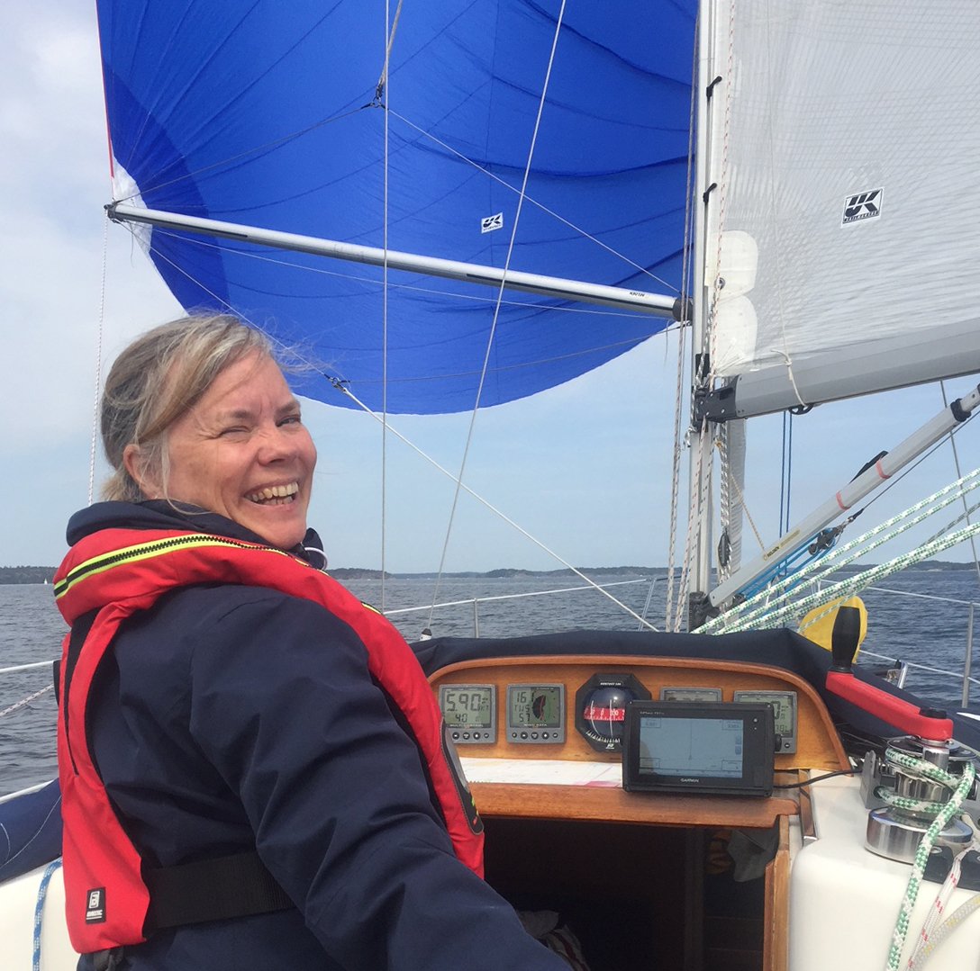 Regina på sin Linjett 33 coaching own boat