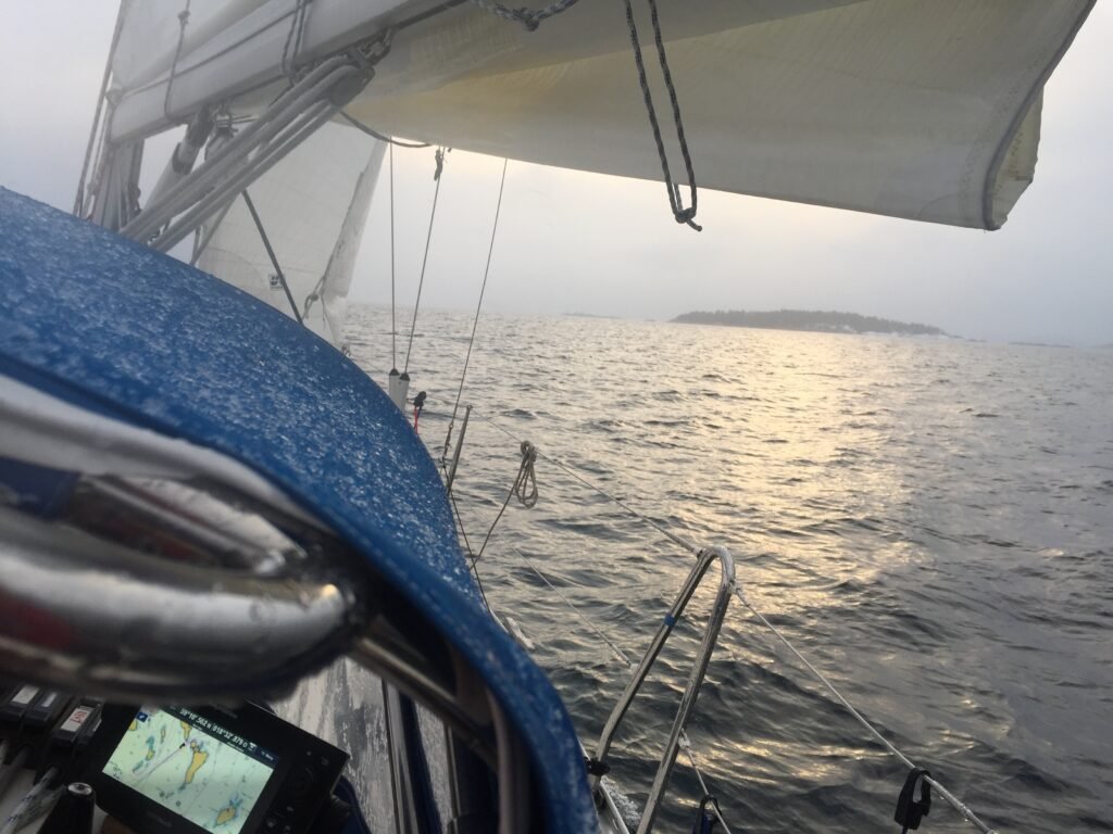 Vintersegling i sol vintersegling