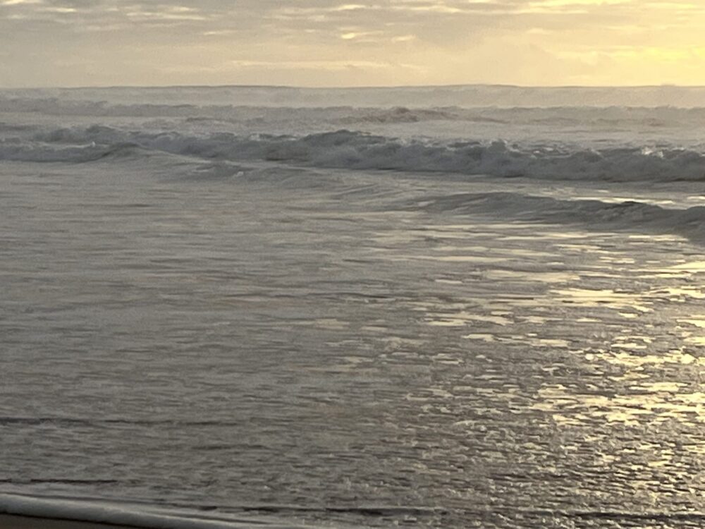 Ännu en solnedgång med stora dyningar sao jacinto aveiro